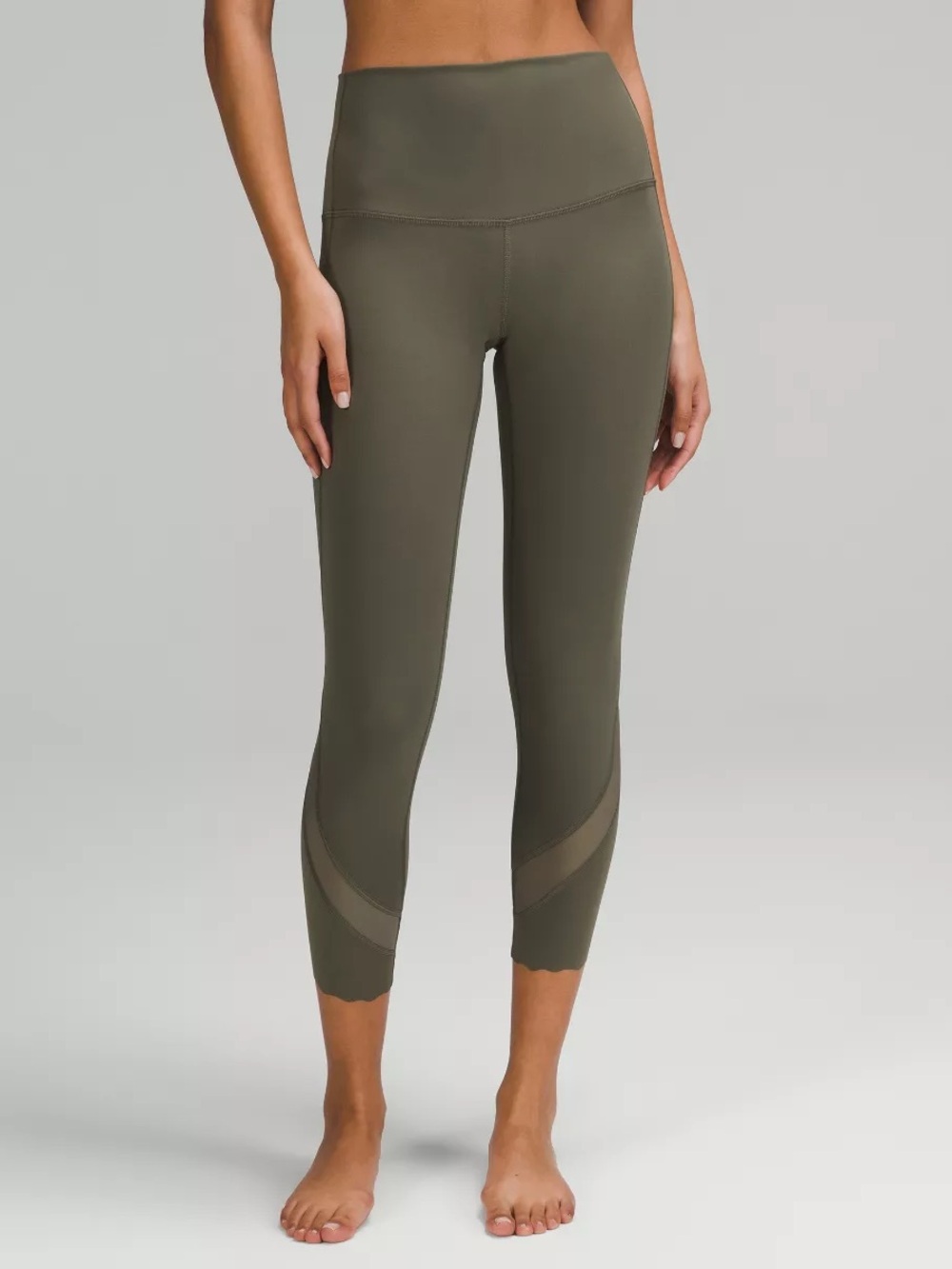 Wunder Under HR Crop Scallop Full-On Luxtreme